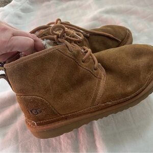 UGG kids Neumel II Boot chestnut low top boots kids unisex size 5